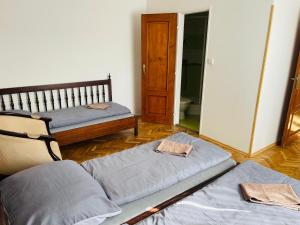 Postel nebo postele na pokoji v ubytování Penzion Trojna Lednice-vhodné na svatby,rodinné akce,teambuilding