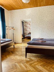 Postel nebo postele na pokoji v ubytování Penzion Trojna Lednice-vhodné na svatby,rodinné akce,teambuilding