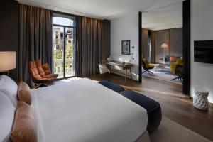 Posteľ alebo postele v izbe v ubytovaní Mandarin Oriental, Barcelona