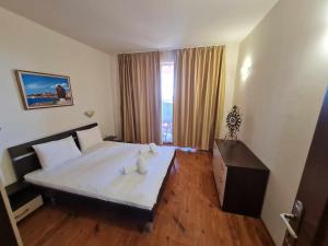 En eller flere senge i et værelse på MitProt Panorama Bay2 Luks Apartment 174 + 17 billeder