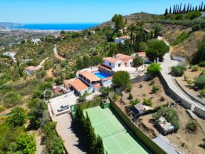 Fotografie z fotogalerie ubytování Casa Jane Large 7 bed Villa with private pool and Tennis Court v destinaci Torrox