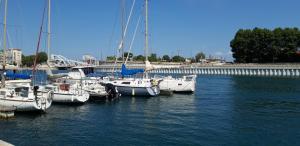 Phong cảnh thiên nhiên gần thuyền