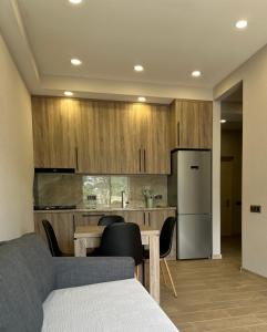 Кухня или мини-кухня в Gonio N802 Beachfront Mountain view apartment
