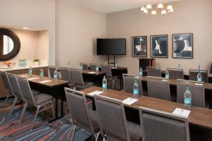 Бизнес-центр и/или конференц-зал в Hampton Inn Northwood +34 фотографии