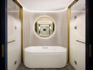 Sofitel Ambassador Seoul Hotel & Serviced Residences的一间浴室