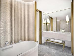 Sofitel Ambassador Seoul Hotel & Serviced Residences的一间浴室