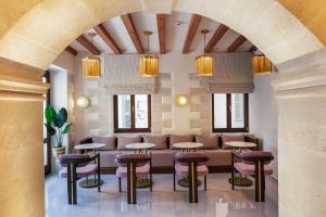 Гостиная зона в La Montre Luxury Boutique Suites