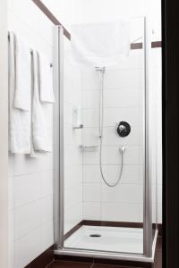 Baðherbergi á FrühstücksHotel Scharinger