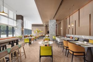 武汉经开区希尔顿惠庭酒店餐厅或其他用餐的地方