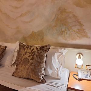 Postel nebo postele na pokoji v ubytování Hotel Maxim Axial