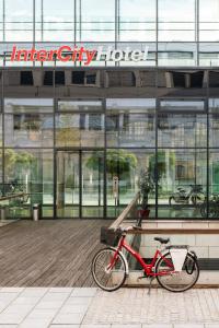 Jízda na kole v ubytování IntercityHotel Dresden nebo okolí