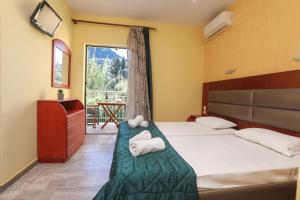 Posteľ alebo postele v izbe v ubytovaní Kerkyra Beach Hotel & Apartments