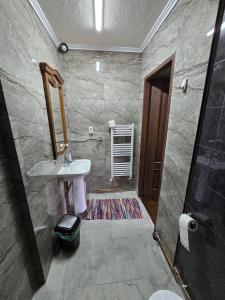 Koupelna v ubytování Casa Vadim + 11 fotografií