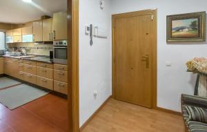 Dapur atau dapur kecil di Nice Apartment In Fuengirola With Wifi