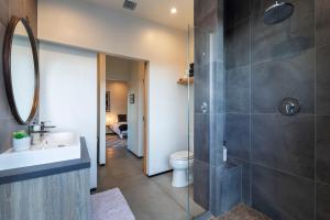 Ένα μπάνιο στο The Gaslight By The Cohost Company +65 φωτογραφίες