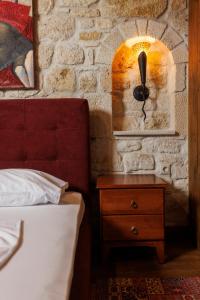 Postel nebo postele na pokoji v ubytování Akritas Ef Zin Villas & Suites