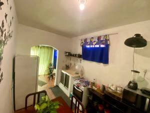 Uma TV ou centro de entretenimento em Térreo Praia Grande
