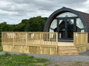 a wooden fence in front of a building at Byrnside Lodge & NEW HOT TUB in Latheron +40 photos