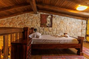 Postel nebo postele na pokoji v ubytování Akritas Ef Zin Villas & Suites