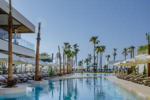 Piscine de l'établissement Lordos Beach Hotel & Spa ou située à proximité