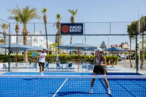 Tennis ou squash au sein de le complexe hôtelier ou à proximité