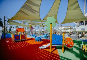 Photo de la galerie de l'établissement Lordos Beach Hotel & Spa, à Larnaka
