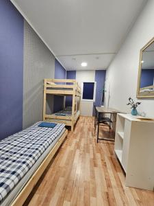 Postel nebo postele na pokoji v ubytování Barcelona Hostel & Pub