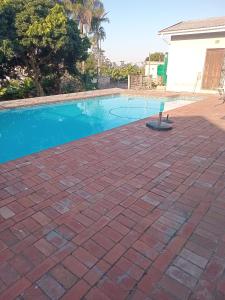 Πισίνα στο ή κοντά στο Gabade Guest House 2 +2 φωτογραφίες