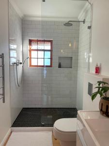 Koupelna v ubytování Sunset Beach Studio Apartment + 23 fotografií