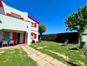 Zahrada ubytování Seafront duplex villas sea view and spacious gardens