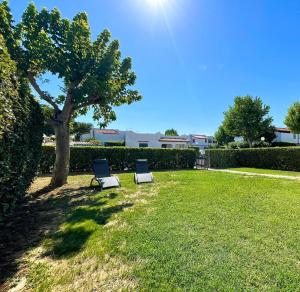 Zahrada ubytování Seafront duplex villas sea view and spacious gardens