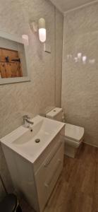 Ένα μπάνιο στο Henberry first floor cosy apartment +18 φωτογραφίες