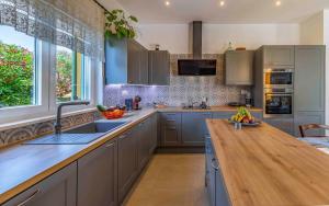 a kitchen with a wooden counter top and a sink at Istriensonne 0767 - Villa Sunrise Medulin in Šikići