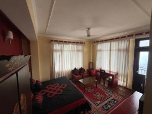 New Serkong House的休息区