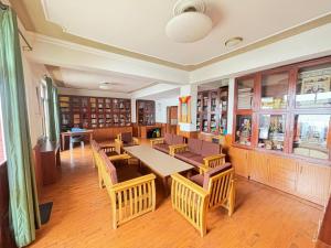 New Serkong House的休息区