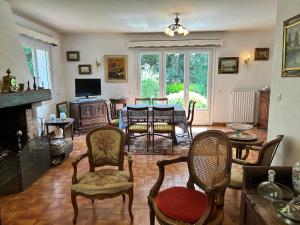 a living room with a table and chairs at 763 - Maison bretonne en bord de mer in Erquy