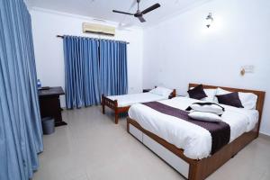 Postel nebo postele na pokoji v ubytování Illam Heritage inn Bungalow l 4 BHK