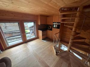 Kuchyň nebo kuchyňský kout v ubytování Rustic Alpine 1BR Getaway- Unwind and Reconnect