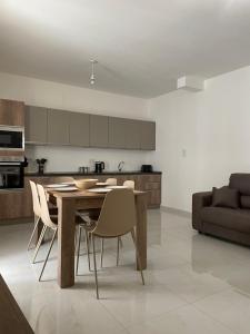 Kuchyň nebo kuchyňský kout v ubytování Xlendi Apartments