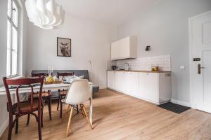 Kuchyňa alebo kuchynka v ubytovaní Apartament Parkowy w Polanicy Zdrój