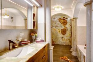 Ένα μπάνιο στο Ferienwohnung Lapislazuli +22 φωτογραφίες
