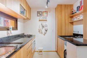 Kuchyň nebo kuchyňský kout v ubytování IT81 Ótimo Apartamento 3/4 (2 Suítes) - Itacimirim