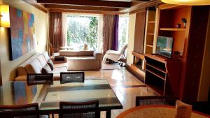a living room with a couch and a table at Fantástico Flat no Laje de Pedra Mountain Village in Canela