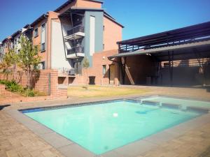 Bazén v ubytování Elegance At Waterfall Ridge nebo v jeho okolí