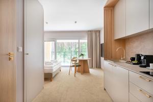 Kuchyň nebo kuchyňský kout v ubytování Sea Shell Apartments Łukęcin