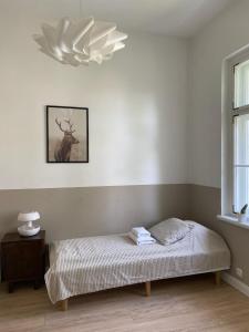 Posteľ alebo postele v izbe v ubytovaní Apartament Parkowy w Polanicy Zdrój