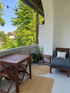Balkón alebo terasa v ubytovaní Apartament Parkowy w Polanicy Zdrój