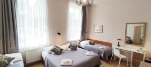 Posteľ alebo postele v izbe v ubytovaní Budapest Csaszar Hotel