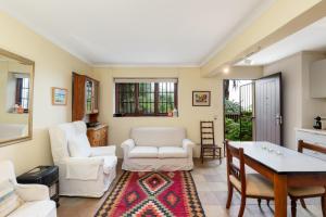 Istumisnurk majutusasutuses Quarterdeck Cottage Kalk Bay - No Load Shedding +16 fotot