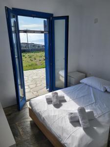 Postel nebo postele na pokoji v ubytování Serenity Kythnos